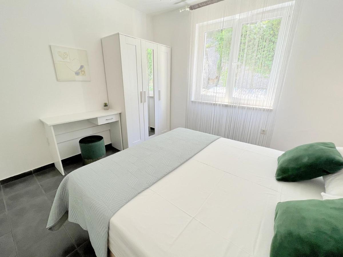 Rab City Apartment Greeny Rab Town Buitenkant foto