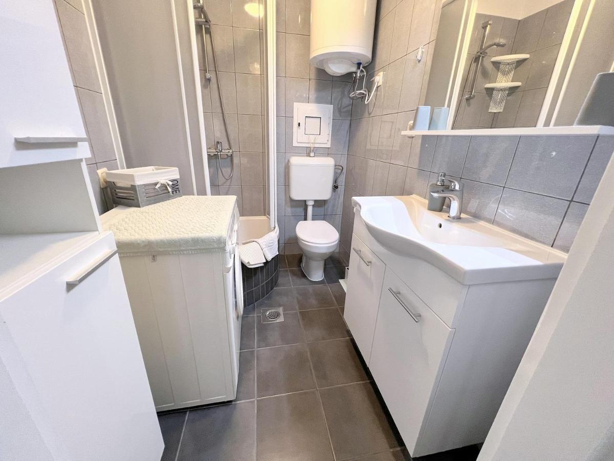 Rab City Apartment Greeny Rab Town Buitenkant foto