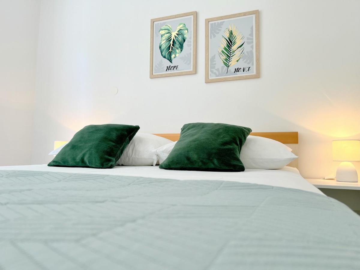 Rab City Apartment Greeny Rab Town Buitenkant foto