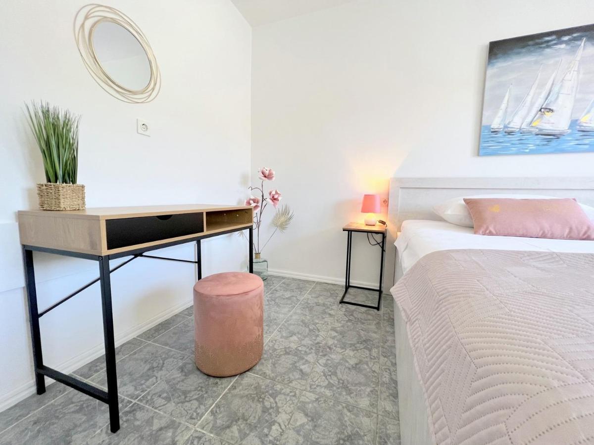 Rab City Apartment Greeny Rab Town Buitenkant foto