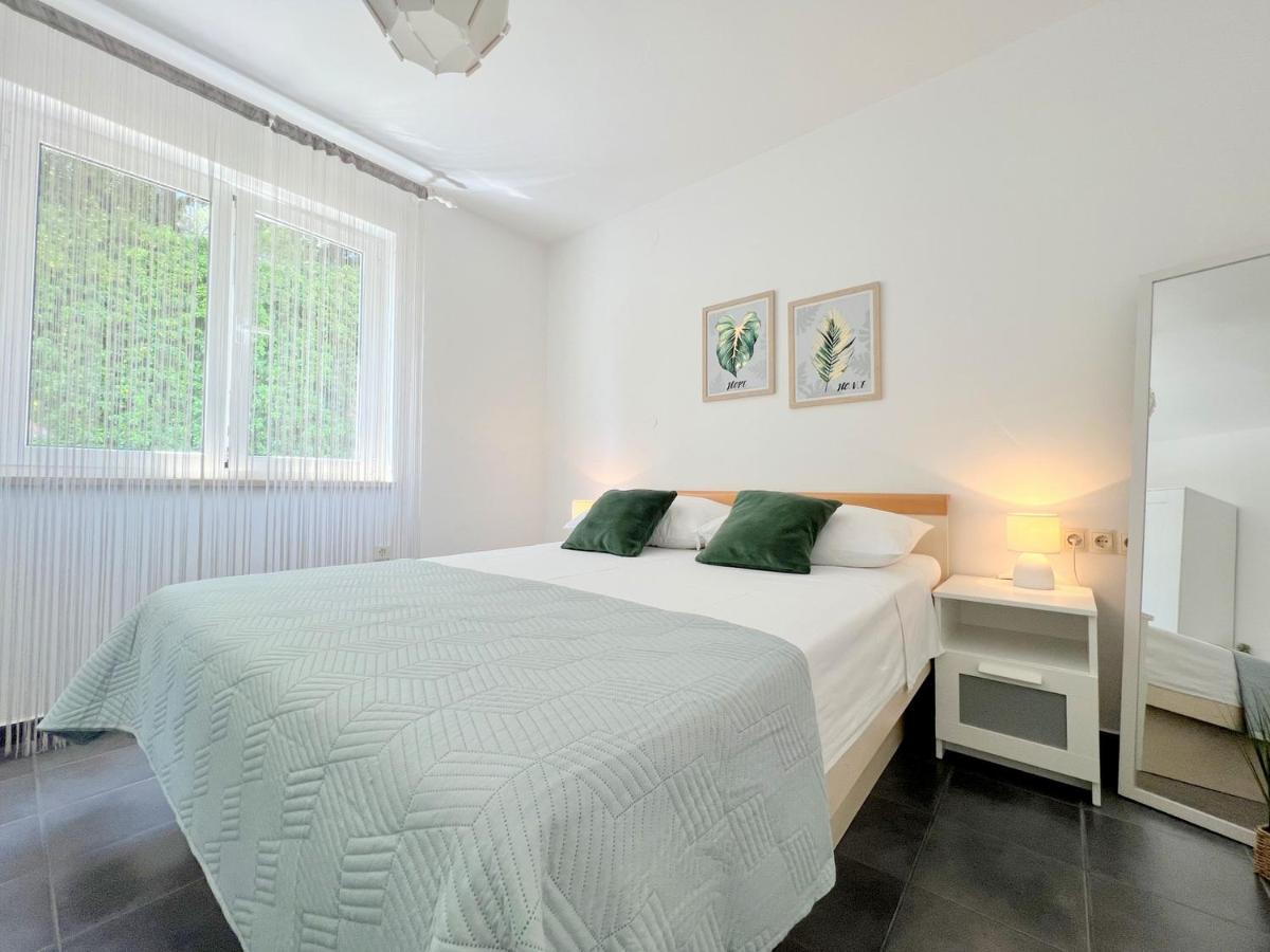 Rab City Apartment Greeny Rab Town Buitenkant foto