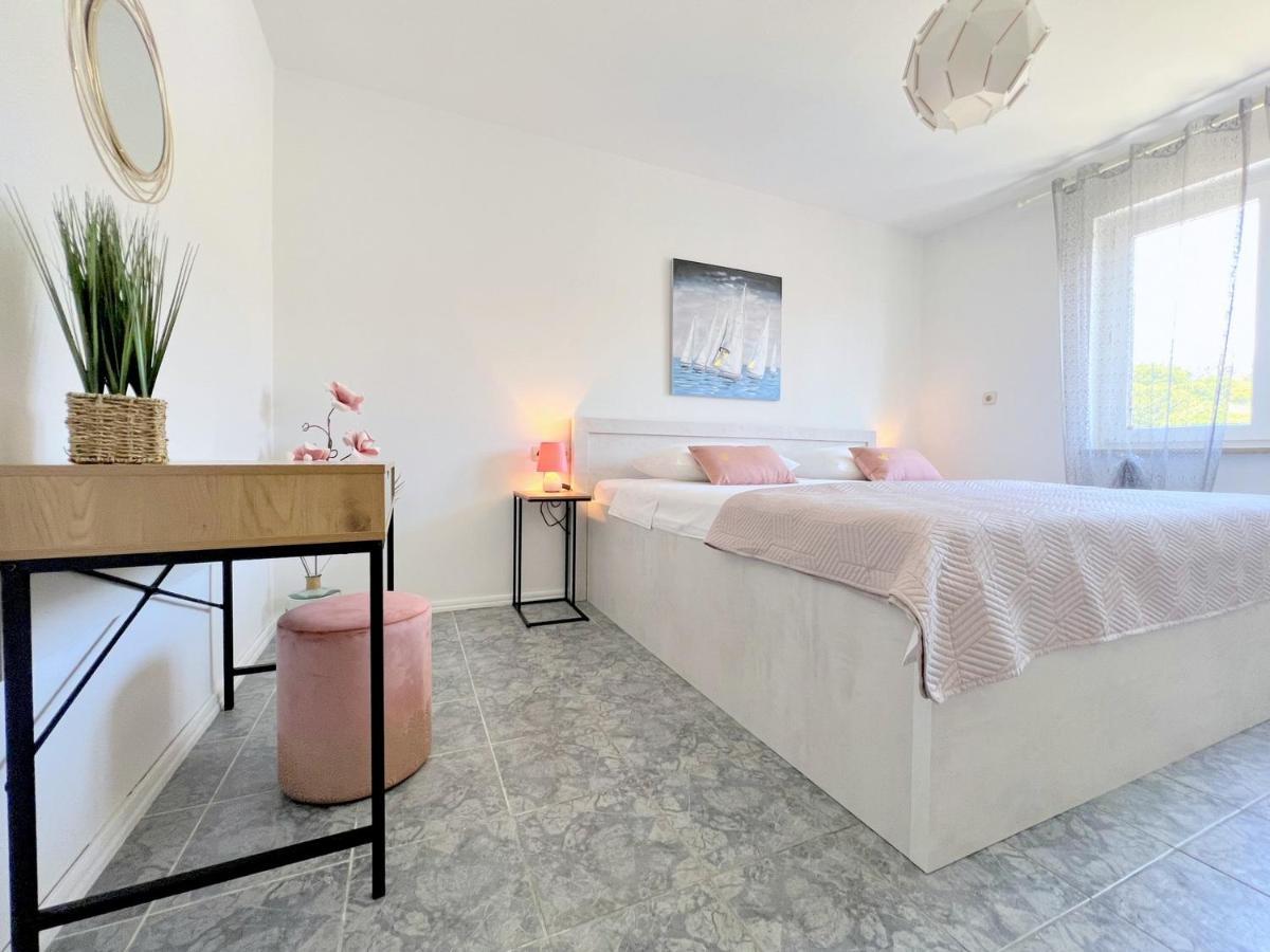 Rab City Apartment Greeny Rab Town Buitenkant foto